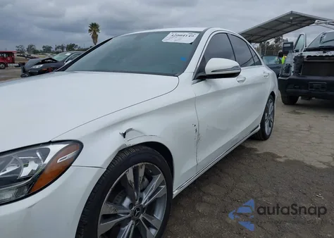 2018 Mercedes-Benz C 300 из США, поврежденный, VIN 55SWF4JB3JU253363
